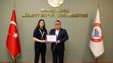 Şampiyon Sporcuya Plaket