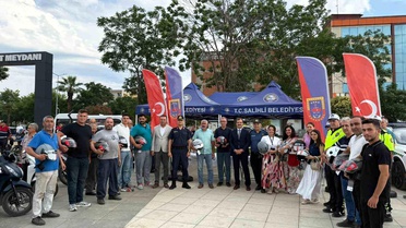 Motosiklet Sürücülerine Kask Dağıtıldı