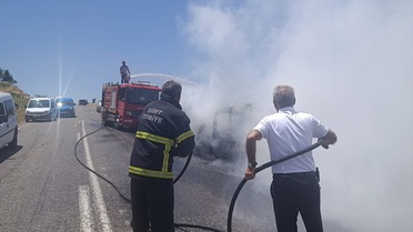 Siirt'te Hafif Ticari Araç Yandı