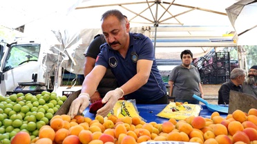 Tezgahtaki teraziyle zabıtanınki uydu, esnaf güvende tam not aldı