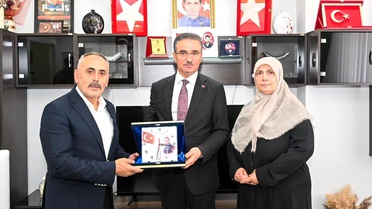 Vali Baruş'tan şehit ailelerine ziyaret