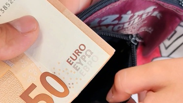 Halı Yıkamacı Cüzdanı Bulup Teslim Etti