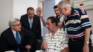 AK Partili Yayman'dan Tatlıses'e hastane ziyareti