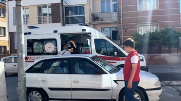 Benzin doldurulan motorlu tırpan alev aldı, çıkan yangında 2 kişi dumandan etkilendi