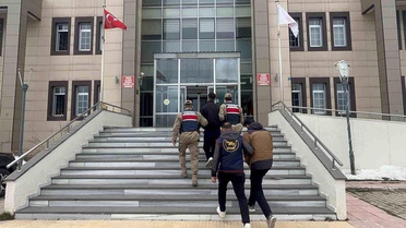 Bitlis'te 135 Düzensiz Göçmen ve 27 Organizatör Yakalandı