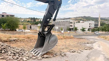 Çermik'te yol yapımı gecikti başkan özür diledi