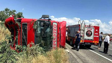 Elazığ'da Tır Devrildi, Sürücü Yaralandı