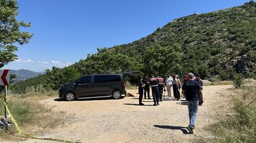 Isparta'da park halindeki araçtan 2 gencin cesedi çıktı