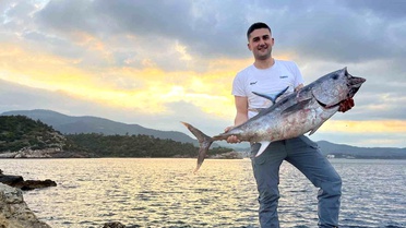 İzmir'de Dev Bluefin Tuna Yakalandı