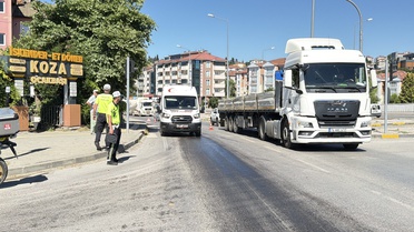 Bartın'da Mazot Kazası: İki Motosiklet Sürücüsü Yaralandı