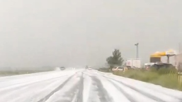 Kars'ta Şiddetli Dolu Yağışı Sürücüleri Zorladı
