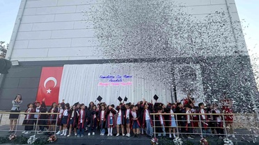 Minik Öğrencilerin İlk Mezuniyeti Coşkuyla Kutlandı