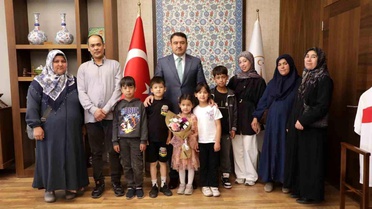 Türkmen kardeşlerin şehit mezarlarına gösterdiği vefa Vali'den takdir aldı