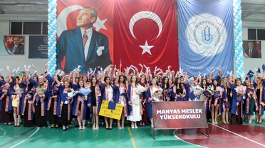 Manyas MYO'da mezuniyet coşkusu
