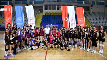 Mini Kızlar Voleybol Müsabakaları Tamamlandı