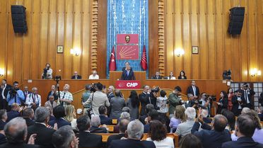 Özgür Özel'den Olağanüstü Kurultay Çağrısı