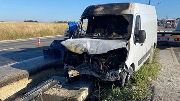 Kapaklı'da Panelvan Alev Aldı, Sürücü Yaralı
