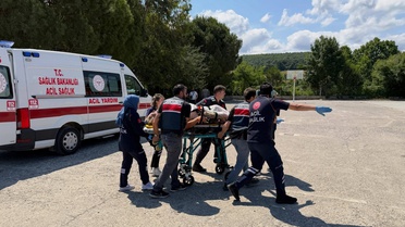 Alaçam'da Traktör Devrildi, Çiftçi Yaralandı