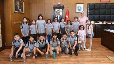 Başkan Görgel minik öğrencileri ağırladı