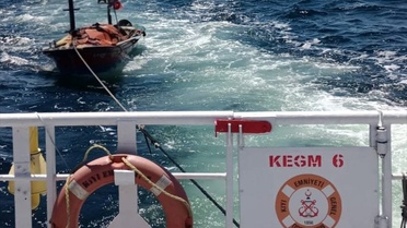 Çanakkale Boğazı'nda Tekne Kurtarıldı