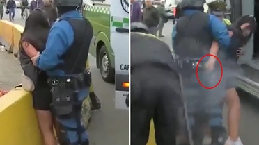 Canlı yayında büyük arbede! Polisin silahını kapıp kurşun yağdırdı