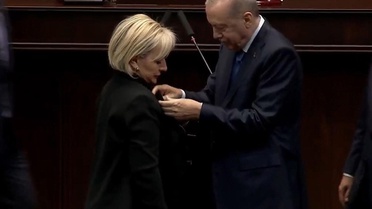 CHP'den istifa eden İstanbul Milletvekili Nimet Özdemir, AK Parti'ye katıldı.