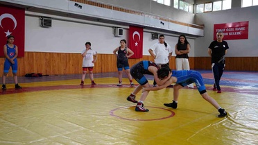 Nesrin Baş'tan Minik Güreşçilere İlham