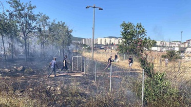 Kocaeli'de Tır Yangını: Evler Tahliye Edildi