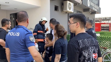 Erdemli'de apartman yangını: 3 kişi dumandan etkilendi