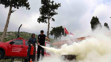 Mersin'de kadın üreticilere yangın güvenliği eğitimi
