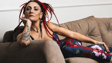 Rock müziğin asi kızı Özlem Tekin yıllar sonra kameraya yakalandı