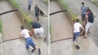 Sel sularına kapılan 12 yaşındaki çocuğu vatandaşlar son anda kurtardı