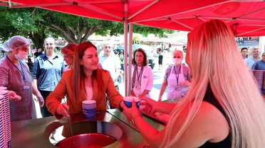 Büyükşehir Belediyesi'nden aşure ikramı