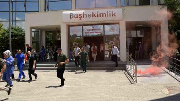 Devlet hastanesindeki acil durum tatbikatı gerçeği aratmadı