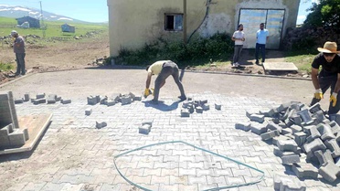 Tunçkaya Köyü'nde Kilit Parke Taşı Çalışmaları Başladı