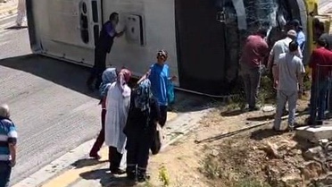İnegöl'de Halk Otobüsü Devrildi