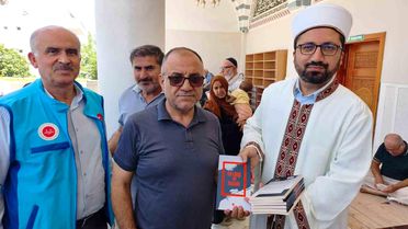 Adıyaman'da Aşure İkramı ve Kitap Dağıtımı