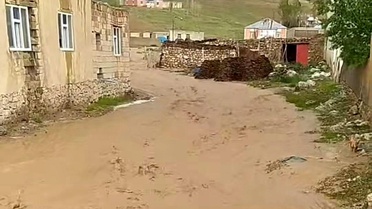 Başkale'de sağanak sonucu sel meydana geldi