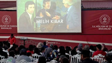 Hafik'te Gezen Sinema Tırı ile Açık Hava Keyfi