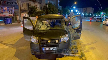 Hafif ticari aracın çarptığı belediye işçisi ağır yaralandı