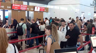 Yaz Tatili İçin Havalimanında Yoğunluk