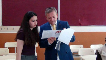 Kars'ta Öğrenciler Karnelerini Aldı