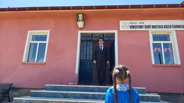 Tek öğrencili okulda karne sevinci