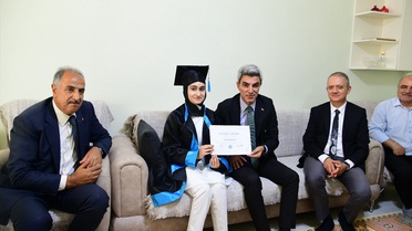 Evde Eğitim Alan Öğrenciye Karnesi verildi