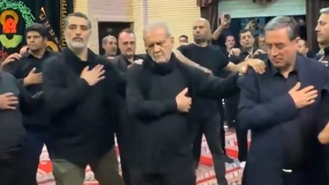 Pezeşkiyan Aşura matemine katıldı! Türkçe ağıtlar eşliğinde yas tuttu