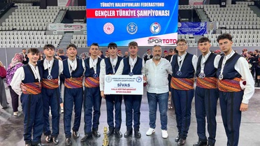 Sivas Halk Oyunları Ekibi Türkiye Şampiyonu