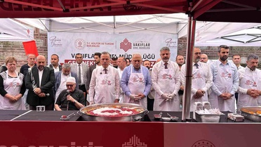 Tarihi Mısır Çarşısı'nda 20 bin kişilik aşure ikramı
