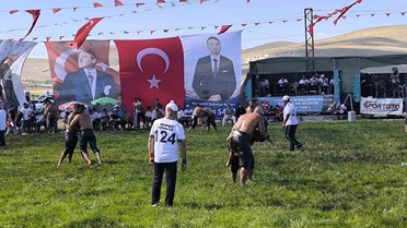 Afyonkarahisar'da ata sporu coşkusu: Pehlivanlar er meydanına çıktı
