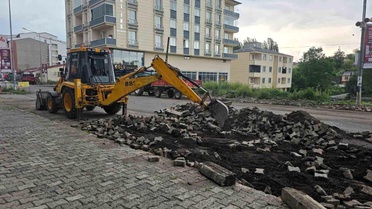 Belediye ekipleri kaldırım çalışmalarını sürdürüyor