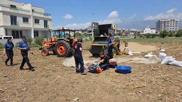 Hatay'da tarım makinesine sıkışan işçi öldü